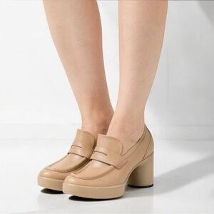 ECCO Women's Shape Sculpted-Motion 55 Mm Platform Loafers in Beige NWOB